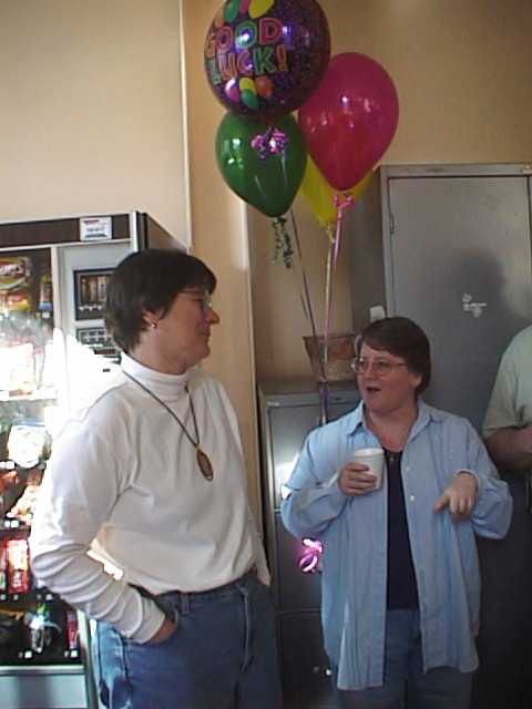 Sue&Carolyn.jpg (25823 bytes)