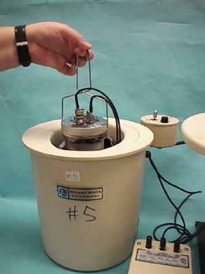 bomb33b.jpg (34883 bytes)