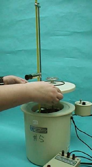 bomb35b.jpg (42685 bytes)