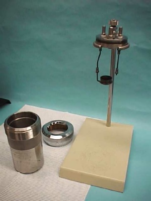 bomb45.jpg (30067 bytes)